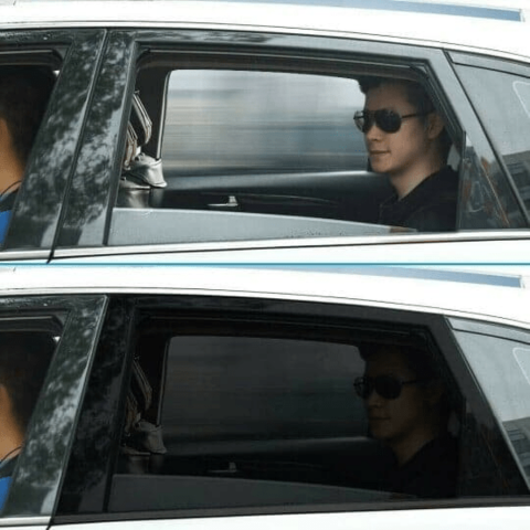 Laajennettava aurinkosuoja autolle