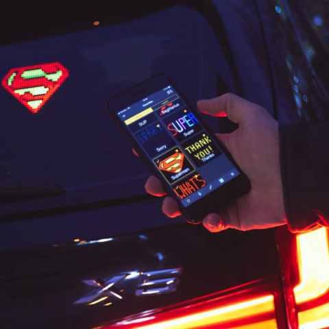 Panneau LED Emoji Animé Pour Voiture — Style Moderne Et Interactif