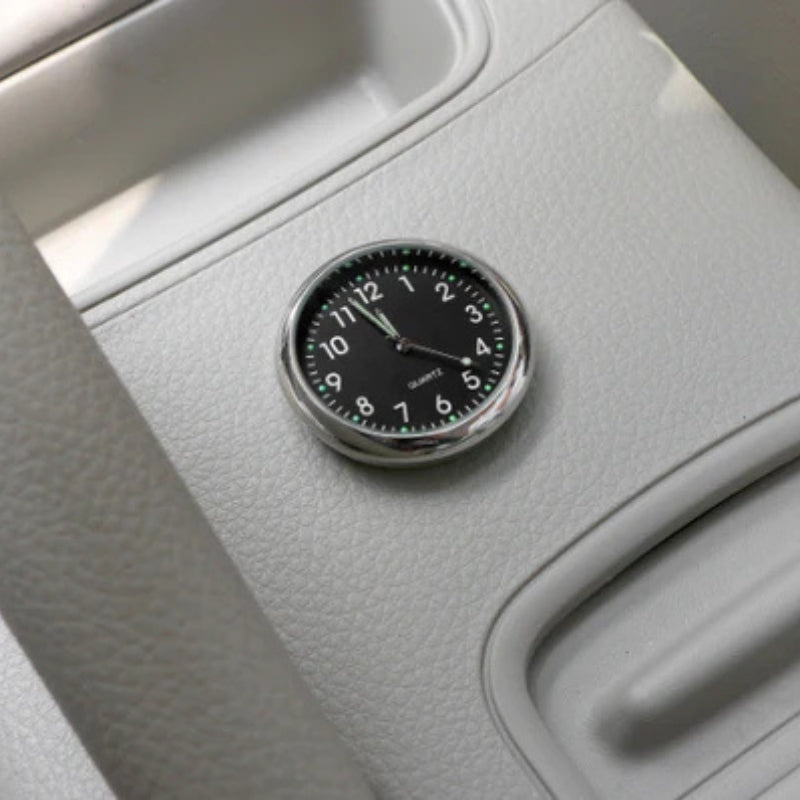 Mini Auto-Uhr – Klare analoge Anzeige und einfache Befestigung 